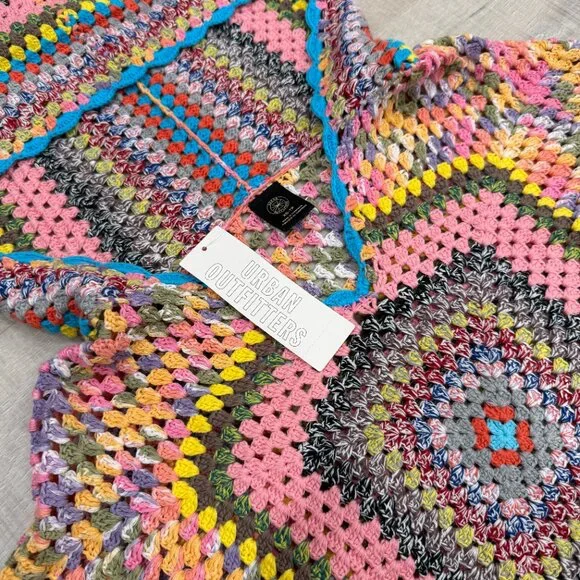 UO Hand-Crocheted Square Hoodie - Picture 4 of 11